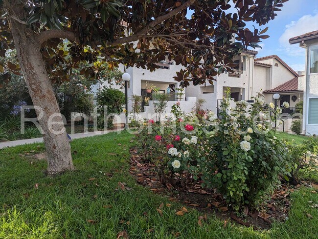 Building Photo - 2425 Cranston Dr