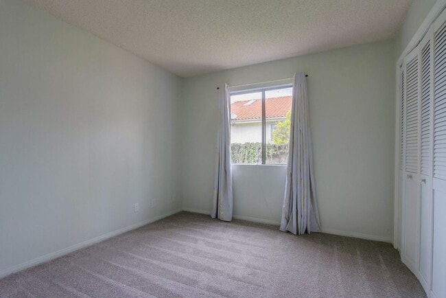 Building Photo - 4 bedroom home in amazing La Costa Community!