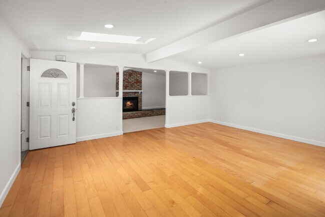 Building Photo - Welcome to your rare gem, dream home in Clairemont, San Diego!