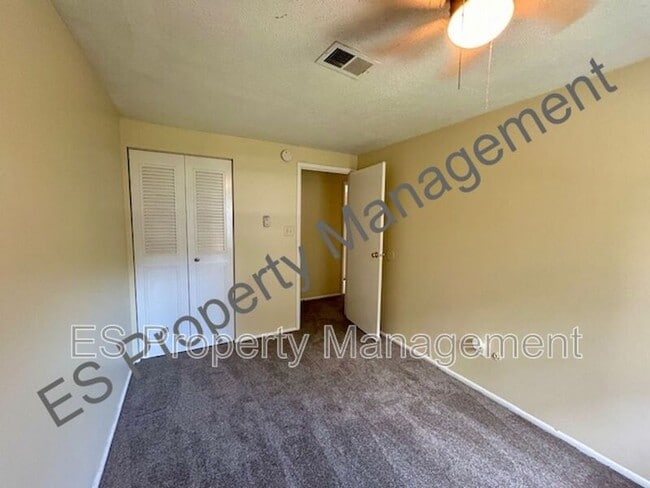 Building Photo - 718 Southfield Ct