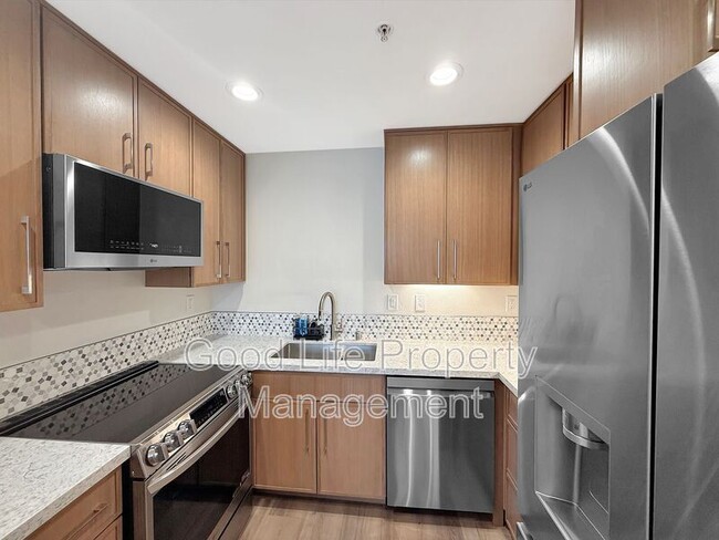 Building Photo - 350 K St