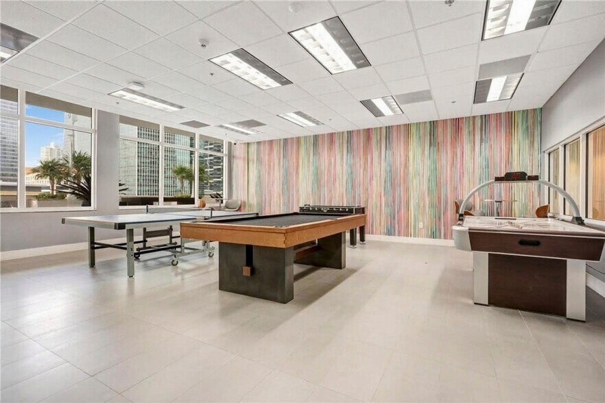 Building Photo - 1200 Brickell Bay Dr