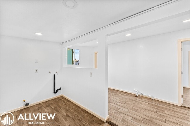 Building Photo - Beautifully Updated 1 Bed/1 Bath Single-Fa...