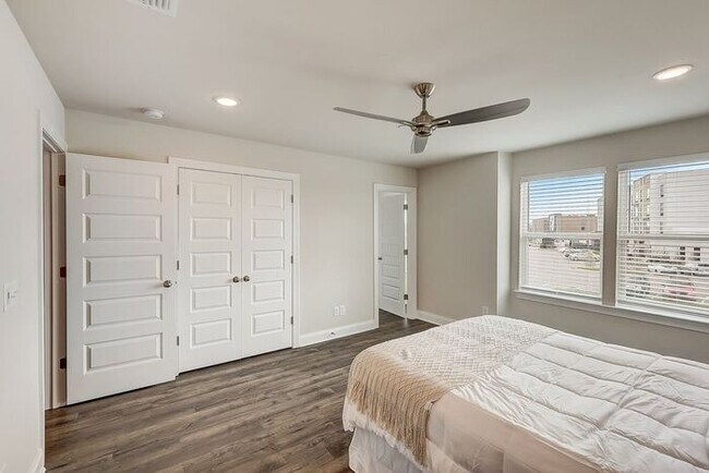 Building Photo - 1001 Lifford Ln