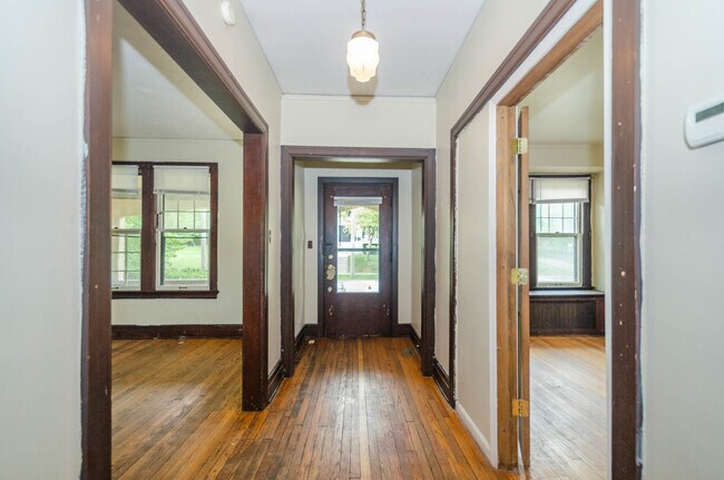 Building Photo - 1517 S University Ave