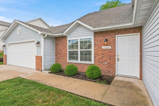 Building Photo - 5004-5006-5006 Betty Jean Way