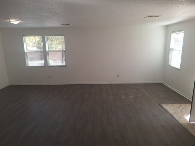 Building Photo - 304 Raptors View Ave