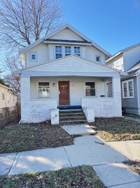 Building Photo - 330 E Lake St