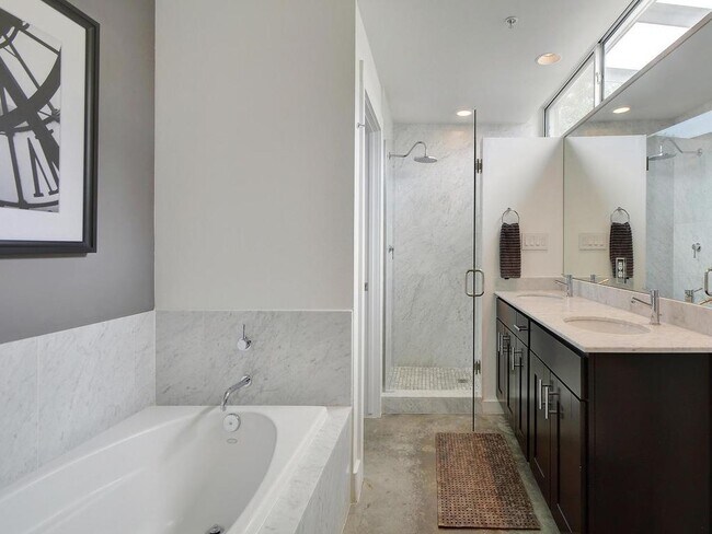 Building Photo - 2205 N Lamar Blvd