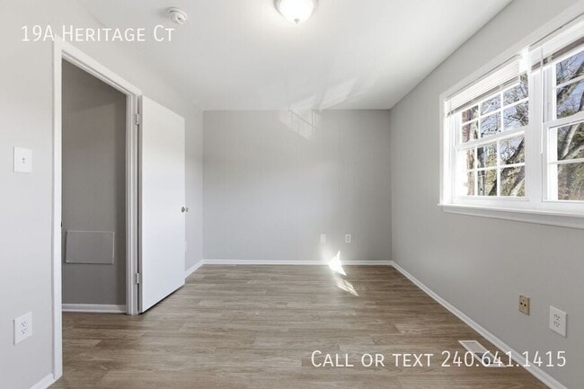 Building Photo - 19a Heritage Ct