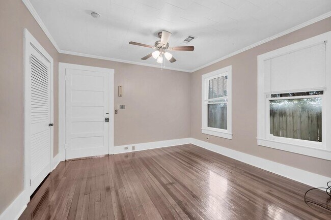 Building Photo - 211 S Navy Blvd