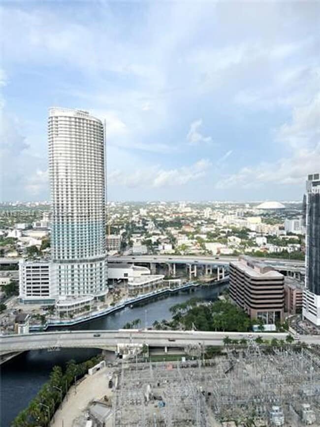 Building Photo - 92 SW 3rd St