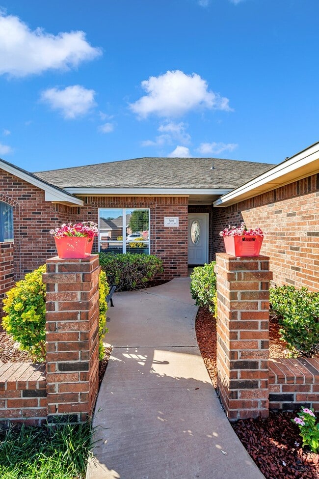 Building Photo - 5409 San Saba Ct