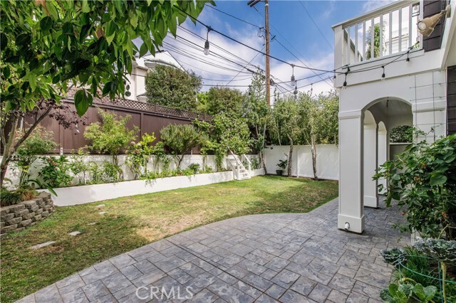 Building Photo - 2809 N Poinsettia Ave