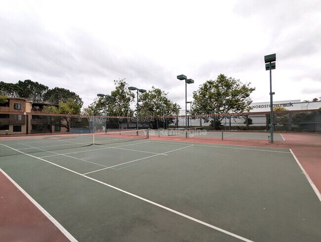 Building Photo - 8850 Villa La Jolla Dr