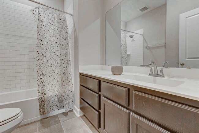 Building Photo - 24402 Kingelm Lk Dr