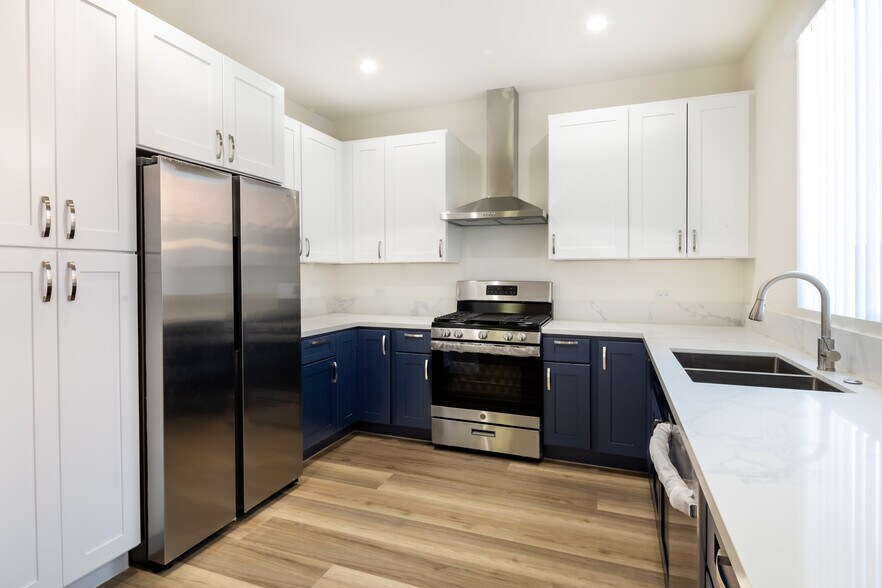 Building Photo - 13680 Mark Dr