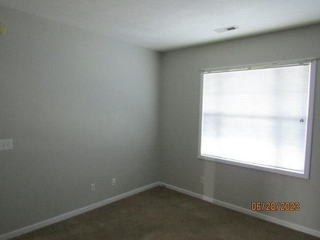 Building Photo - 901 W Port Dr