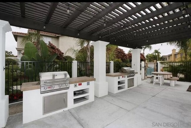 Building Photo - 4575 Avenida Privado