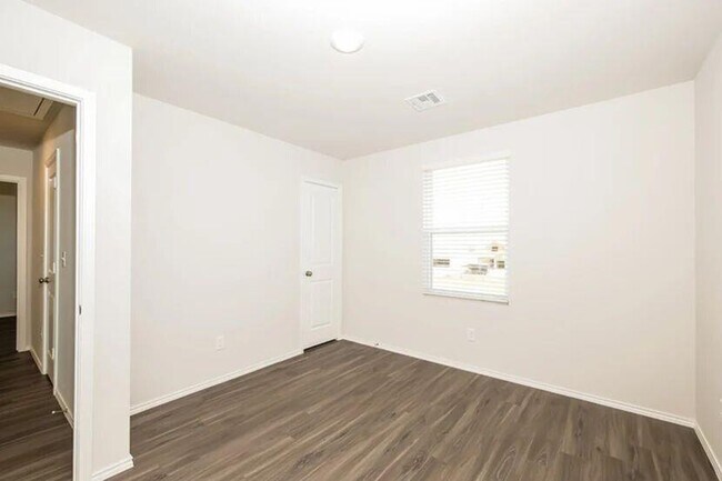 Building Photo - 1809 Crimson Lake Blvd