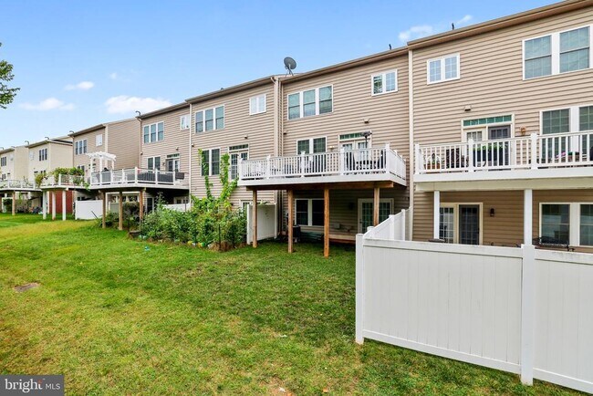 Building Photo - 21234 Park Grove Terrace