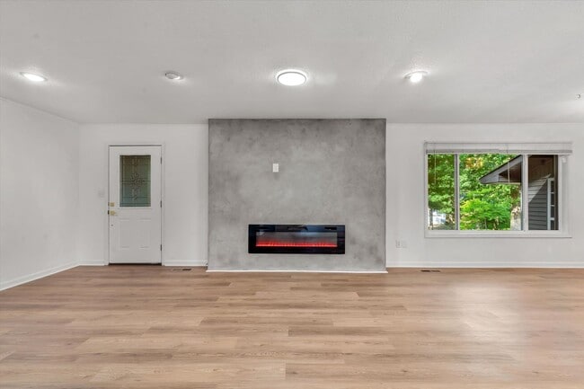 Building Photo - 4BR/3BA Updated Home – Quiet Cove + Fenced Yard!