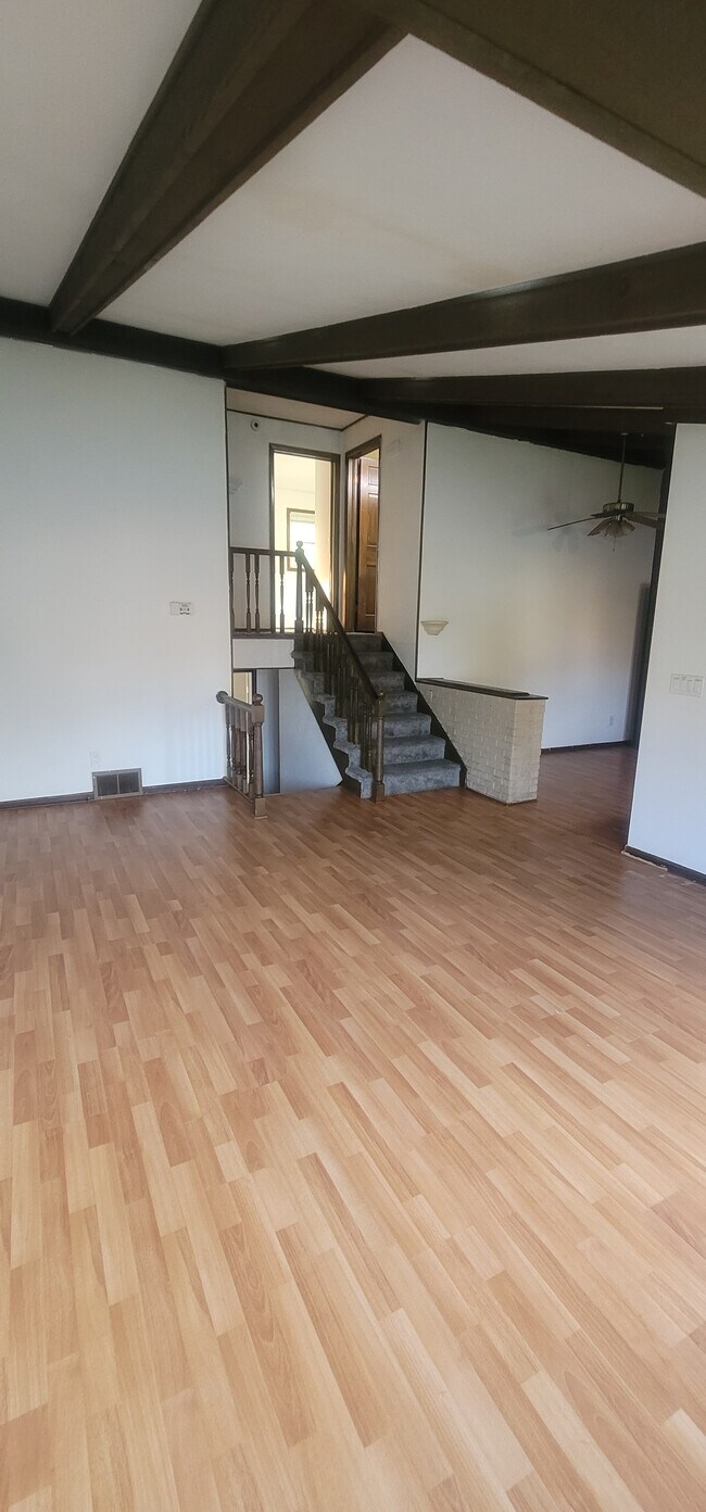 Livingroom - 1213 E Airport Rd