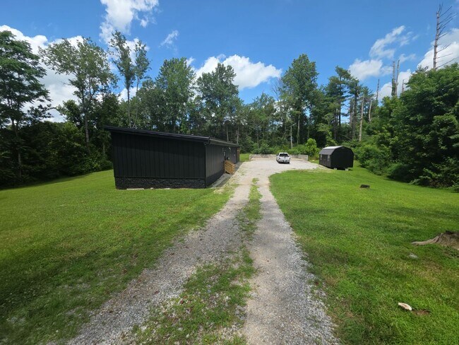 Building Photo - 3 Bedroom House in Sparta