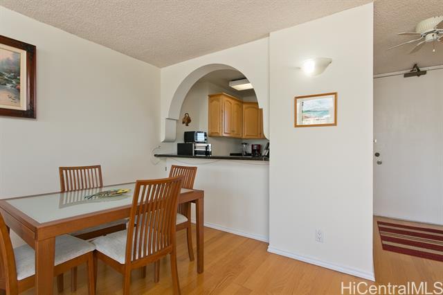 Building Photo - 2121 Ala Wai Blvd