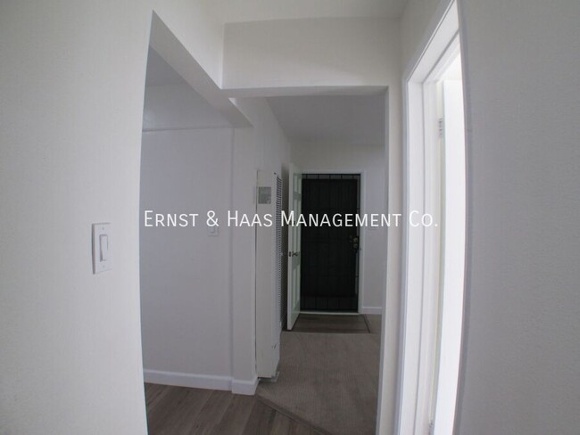 Building Photo - Lovely 1 Bedroom Apartment in Prime Bixby ...