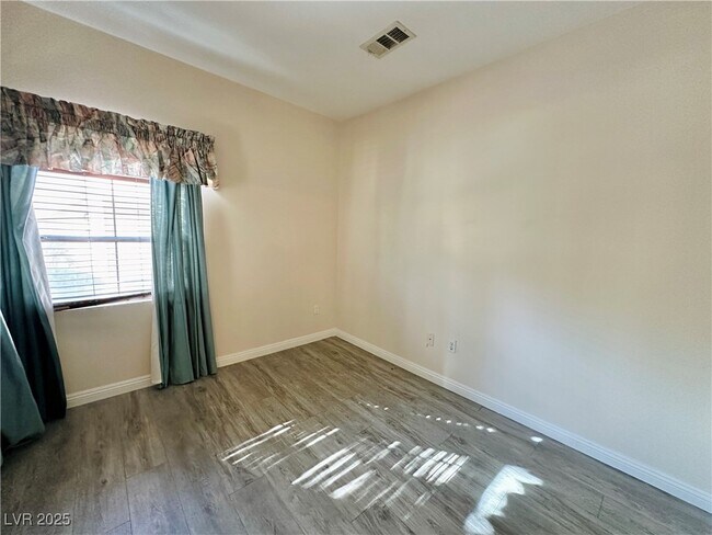 Building Photo - 5415 W Harmon Ave