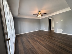 Building Photo - 114 Seven Oaks Dr