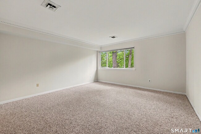 Building Photo - 172 Gillies Ln