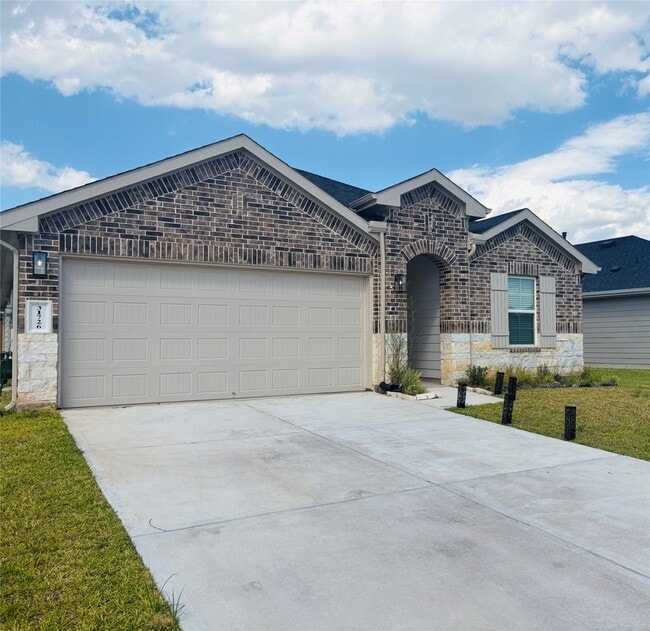 Building Photo - 31726 Sutton Mdws Ln