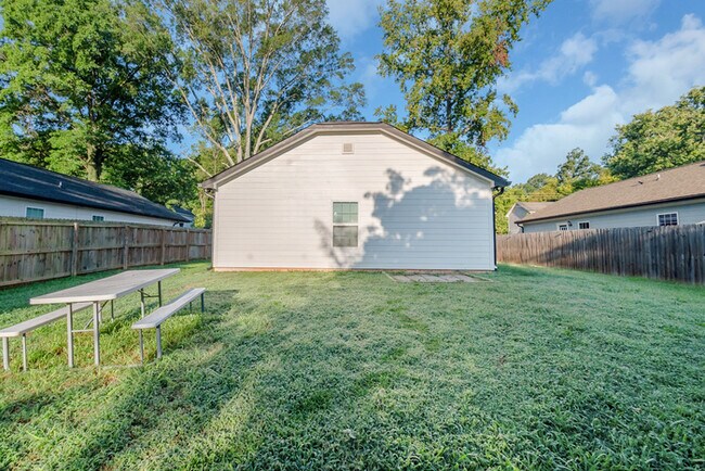 Building Photo - LIVE CLOSE TO THE ACTION — Modern 3-Bedroom Rental in Charlotte’s Reid Park!