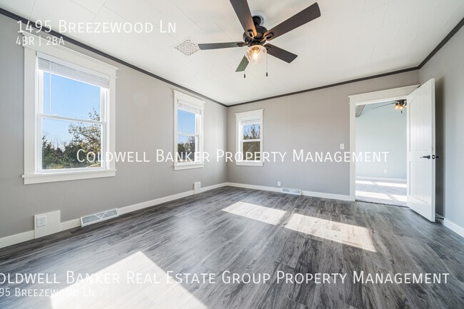 Building Photo - 1495 Breezewood Ln