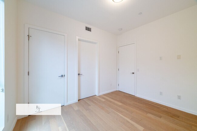 Building Photo - Elegant 3 Bedroom / 2.5 Bathroom Home in LA