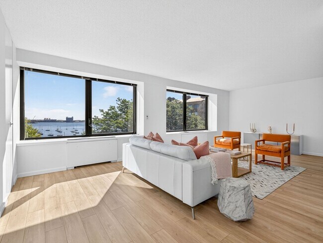 Building Photo - 65 E India Row