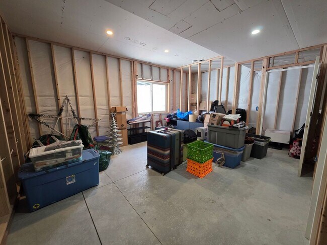 Building Photo - 5 Bed 4 Bath Home In Flying Horse North!!