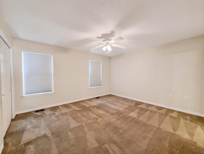 Building Photo - 977 Scenic Oak Ln