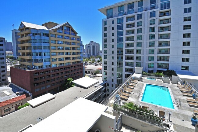 Building Photo - Renovated 2 Bedroom 2 Bathroom Condo in Li...