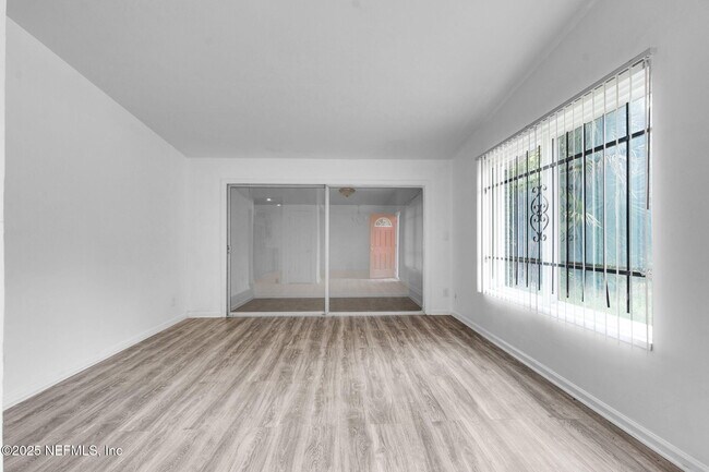Building Photo - 9155 Sibbald Rd