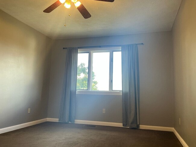 Building Photo - Townhome - 3 Bedroom/ 2.5 Bathroom - Avail...