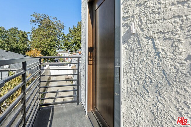 Building Photo - 498 E 52nd St
