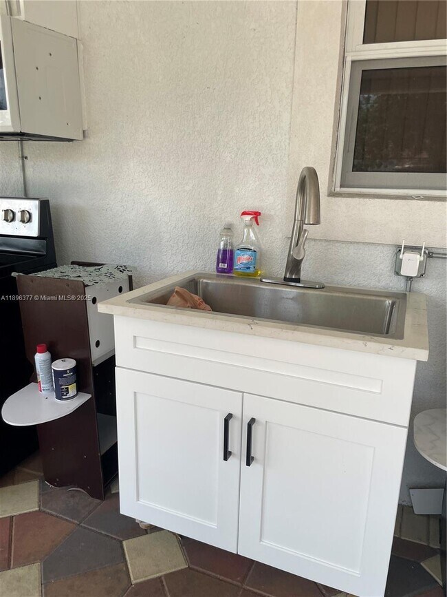 Building Photo - 240 NE 27th St