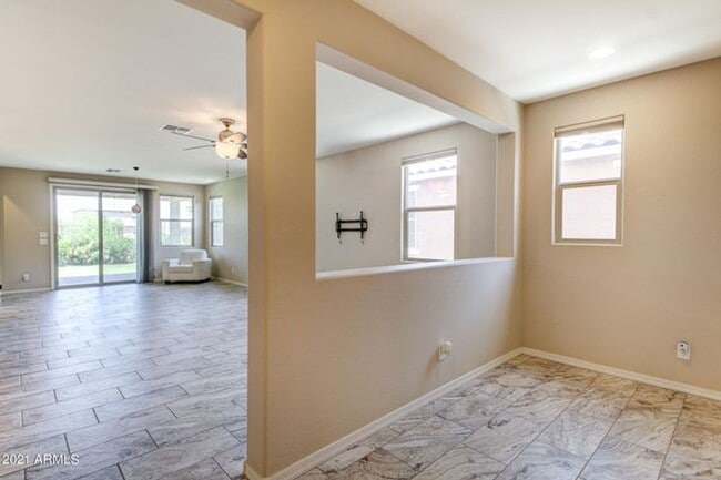 Building Photo - 40876 W Tamara Ln
