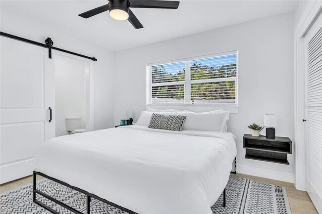 Building Photo - 1921 Fern Ave