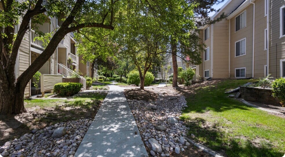 Building Photo - 1206 E Waterside Cv