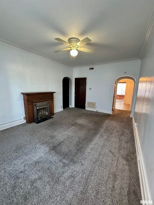 Building Photo - 2028 7th Ave