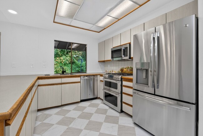 Building Photo - Mid-Century Gem with Hot Tub, Large Deck, and Bonus Rooms in Issaquah – 4 Bed, 3 Bath, 2,940 Sq Ft